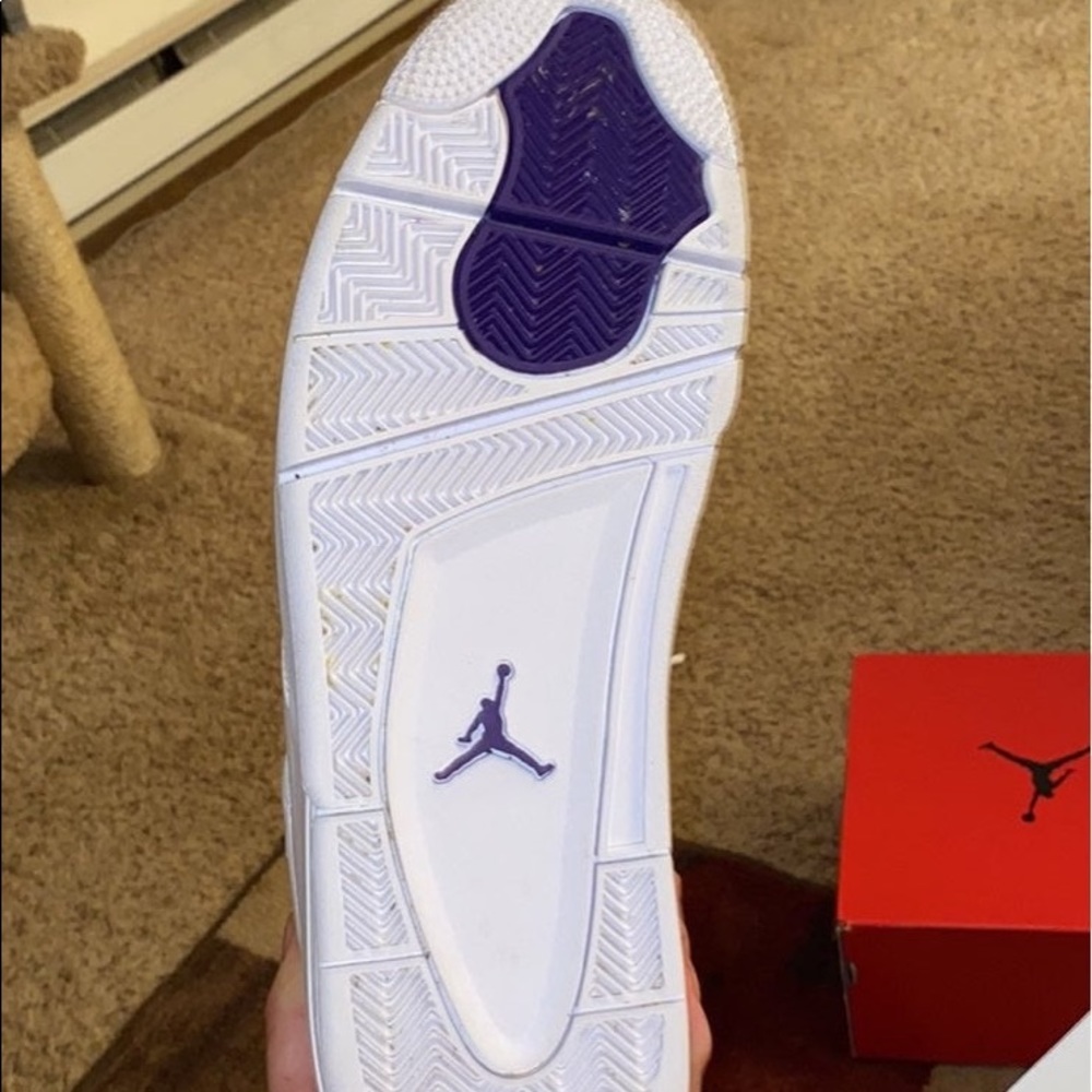 Jordan 4s - Picture 3 of 3